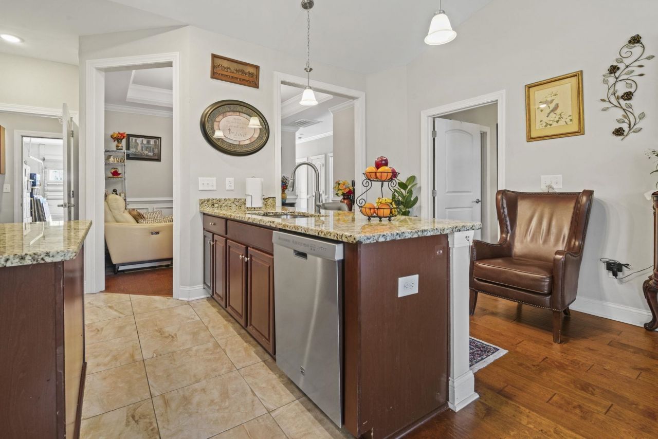 232 Je Edward Dr.  Photo 9