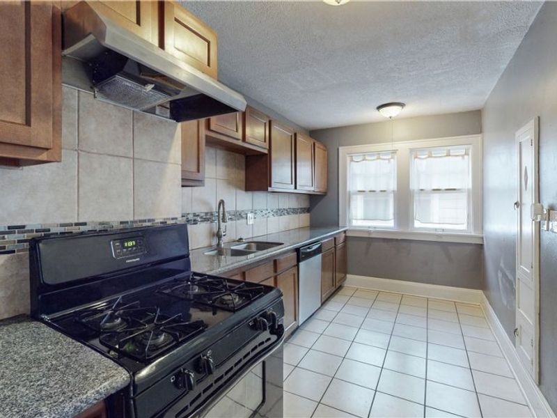 17615 Winslow Road , Shaker Heights, OH 44120 Photo 10