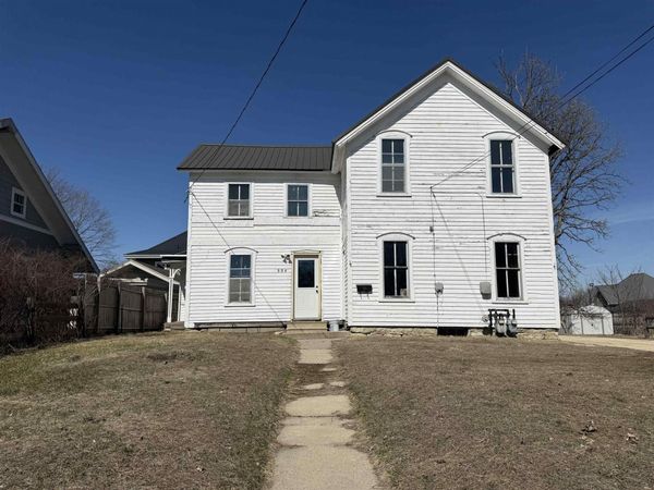 804 E Main Street, Manchester, IA 52057