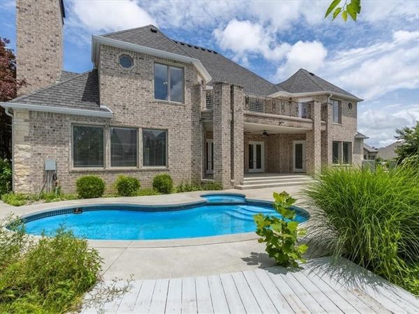 1 W Colonial Drive, Rogers, AR 72758