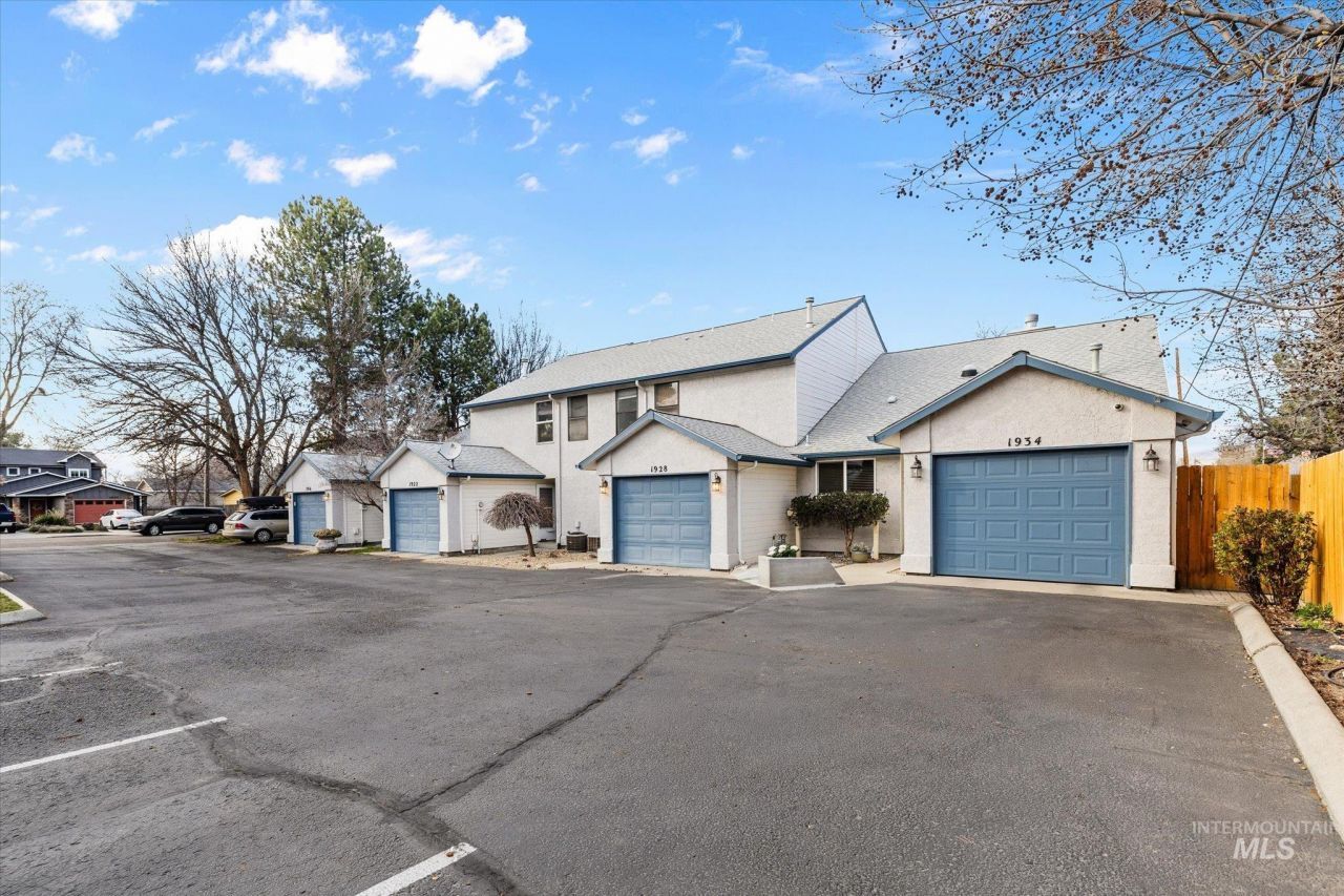 1934 S Division Ave, Boise, ID 83706 Main Photo