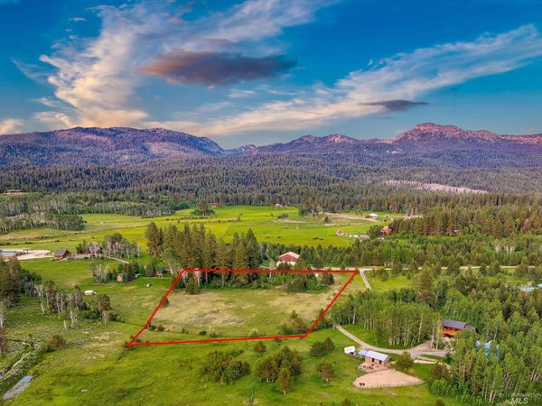 14055 Deerfield Rd, McCall, ID 83638