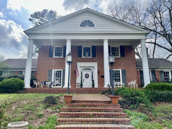 1103 Armstrong, Tupelo, MS 38804