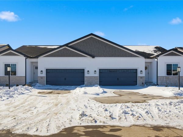 945 Eisenhower Boulevard , North Liberty, IA 52317