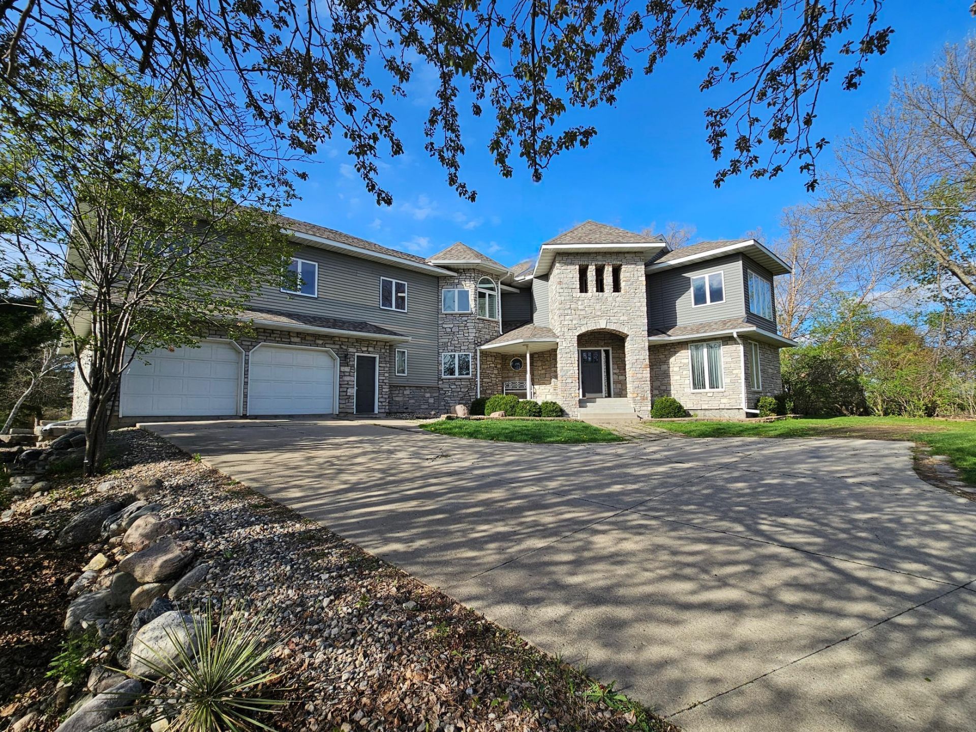 1209 Lewis Avenue SW, Hutchinson, MN 55350