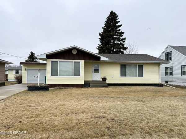 606 1ST Street, Langdon, ND 58249