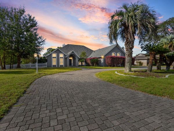 83 Lake Lorraine Circle, Shalimar, FL 32579