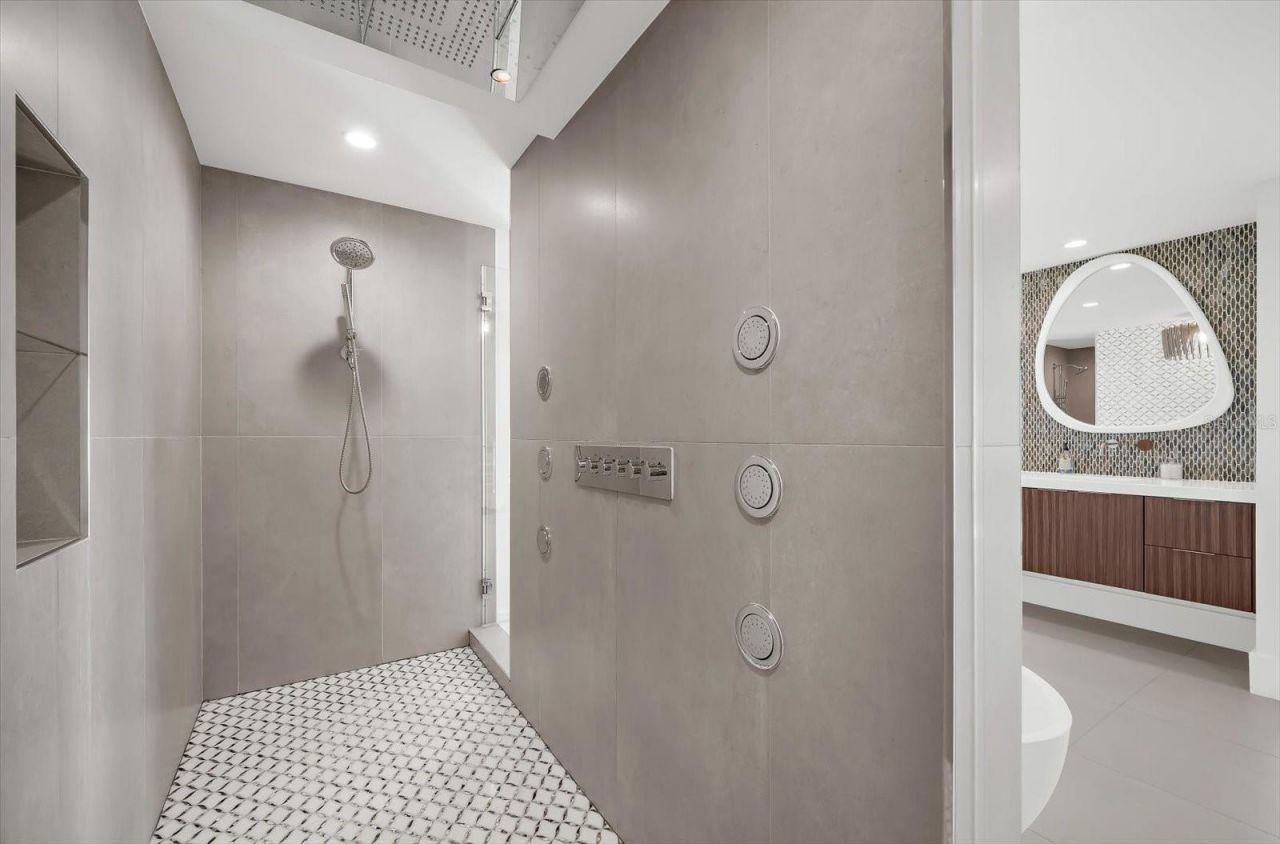 811 N Shore Drive, Anna Maria, FL 34216 Photo