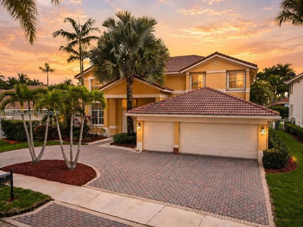 1646 Victoria Pointe Ln, Weston, FL 33327