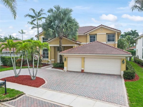 1646 Victoria Pointe Ln , Weston, FL 33327