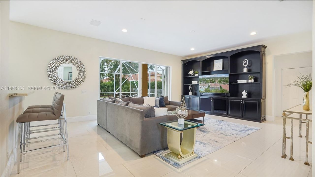 1646 Victoria Pointe Ln , Weston, FL 33327 Photo