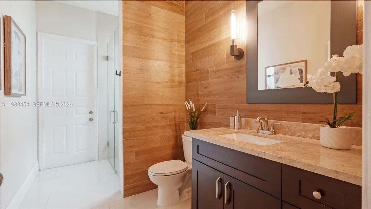 1646 Victoria Pointe Ln , Weston, FL 33327 Photo