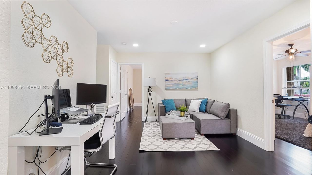 1646 Victoria Pointe Ln , Weston, FL 33327 Photo