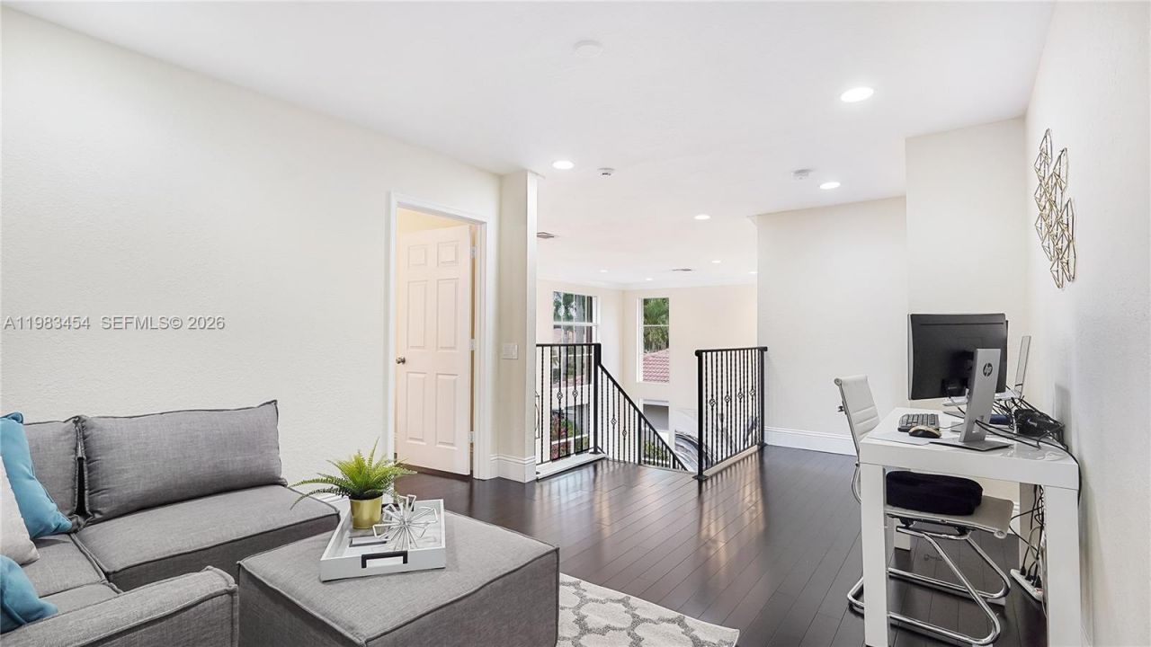 1646 Victoria Pointe Ln , Weston, FL 33327 Photo