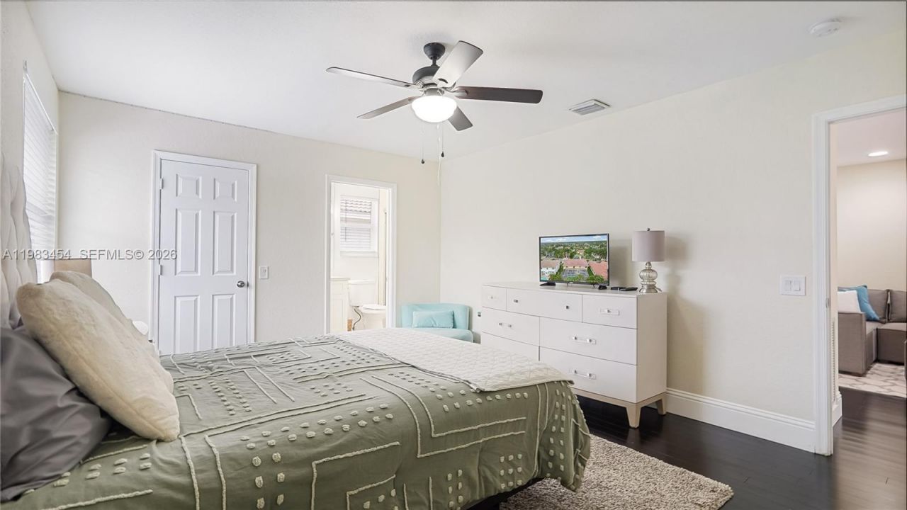 1646 Victoria Pointe Ln , Weston, FL 33327 Photo