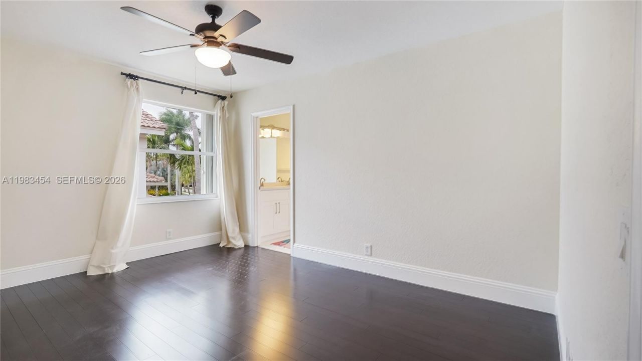 1646 Victoria Pointe Ln , Weston, FL 33327 Photo