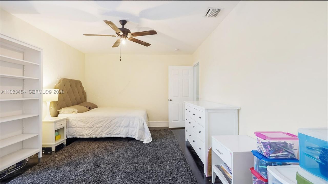 1646 Victoria Pointe Ln , Weston, FL 33327 Photo