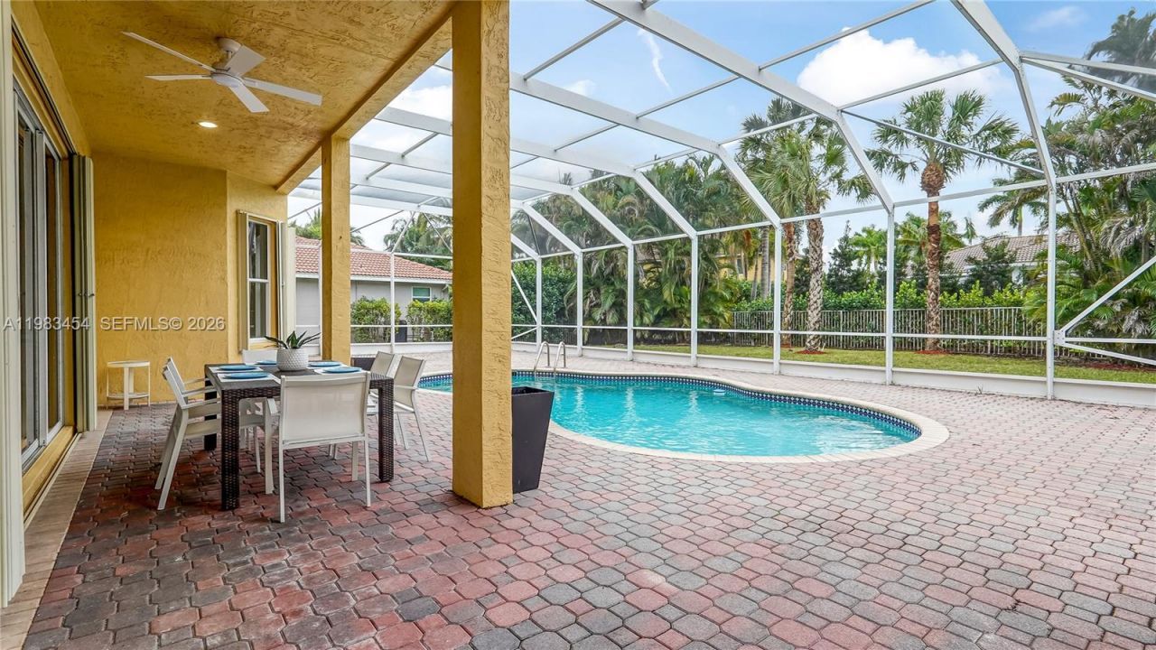 1646 Victoria Pointe Ln , Weston, FL 33327 Photo