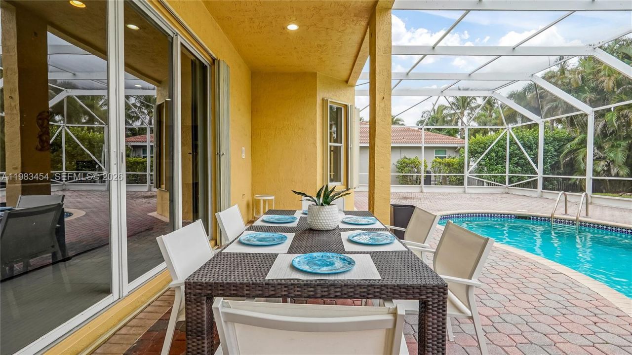 1646 Victoria Pointe Ln , Weston, FL 33327 Photo