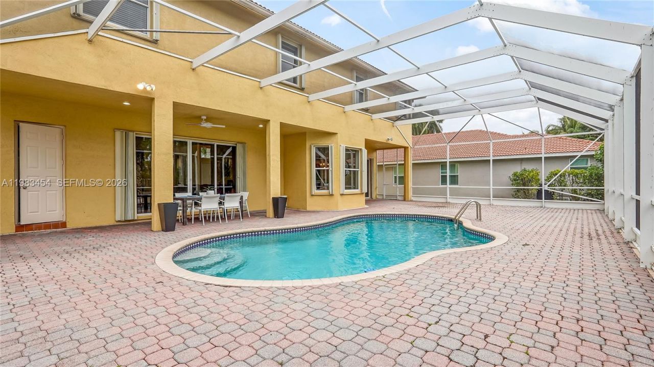 1646 Victoria Pointe Ln , Weston, FL 33327 Photo