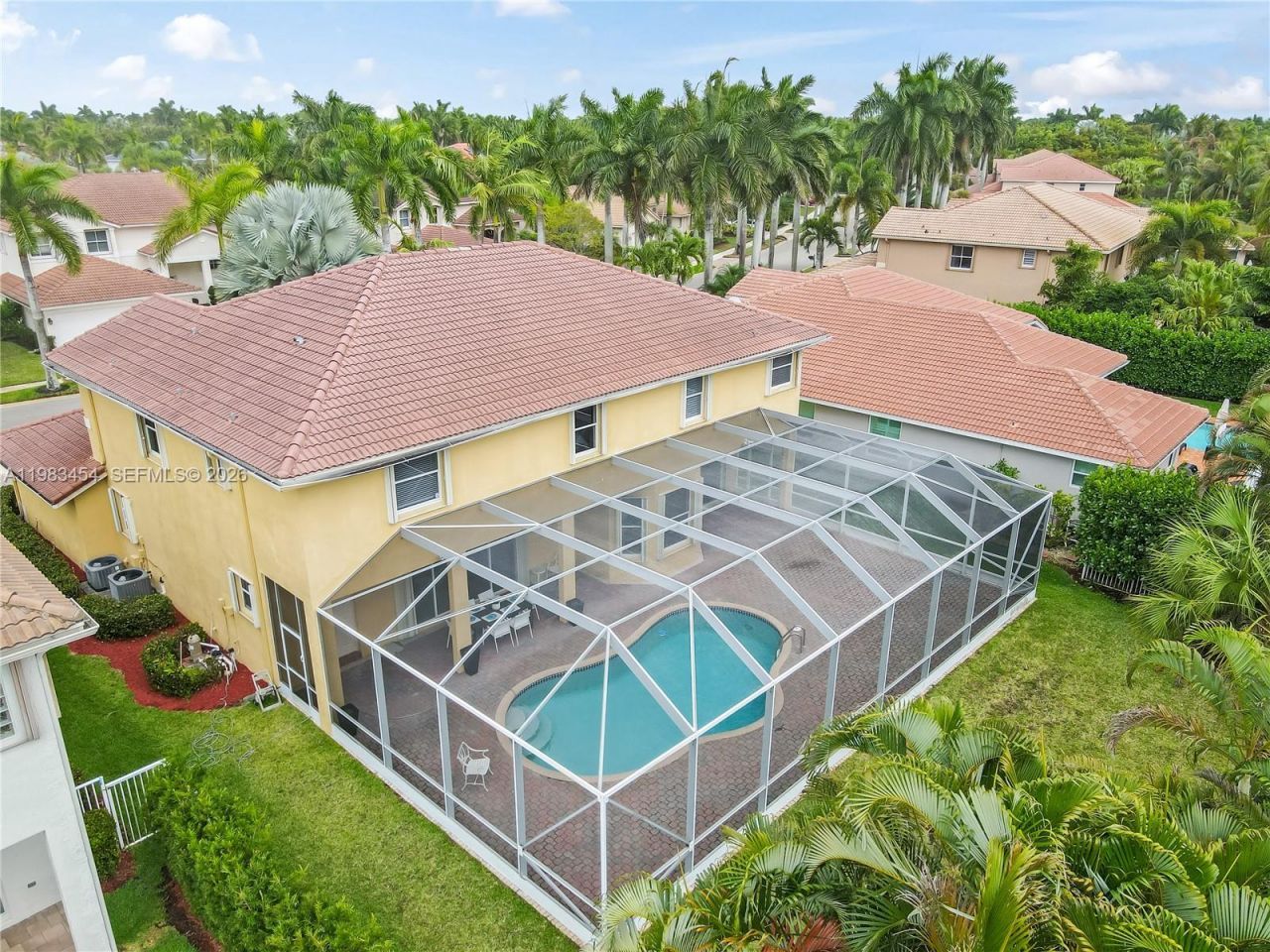 1646 Victoria Pointe Ln , Weston, FL 33327 Photo