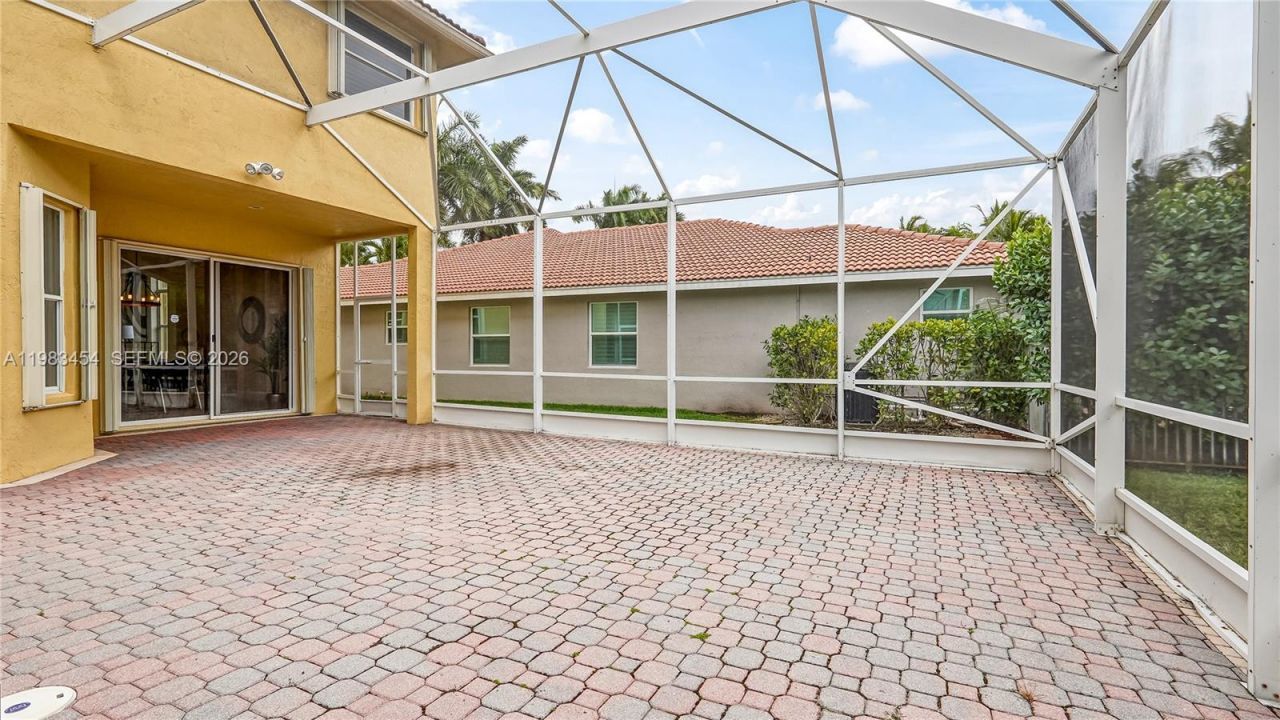1646 Victoria Pointe Ln , Weston, FL 33327 Photo