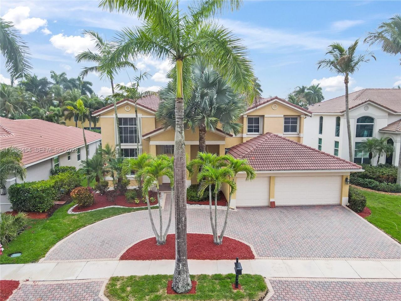 1646 Victoria Pointe Ln, Weston, FL 33327 Photo