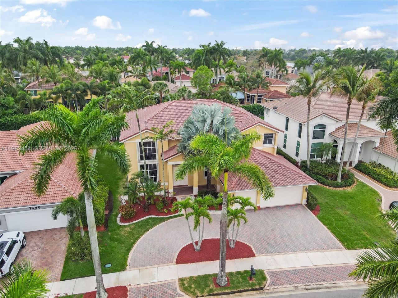 1646 Victoria Pointe Ln, Weston, FL 33327 Photo