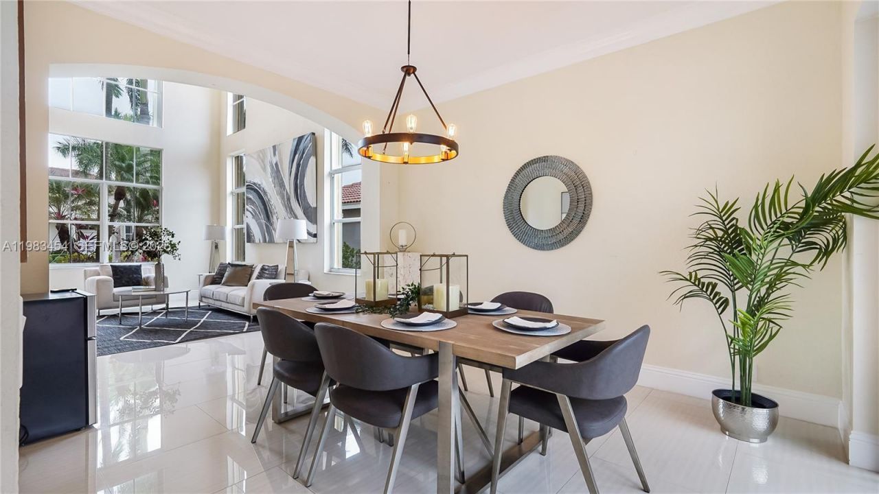 1646 Victoria Pointe Ln , Weston, FL 33327 Photo