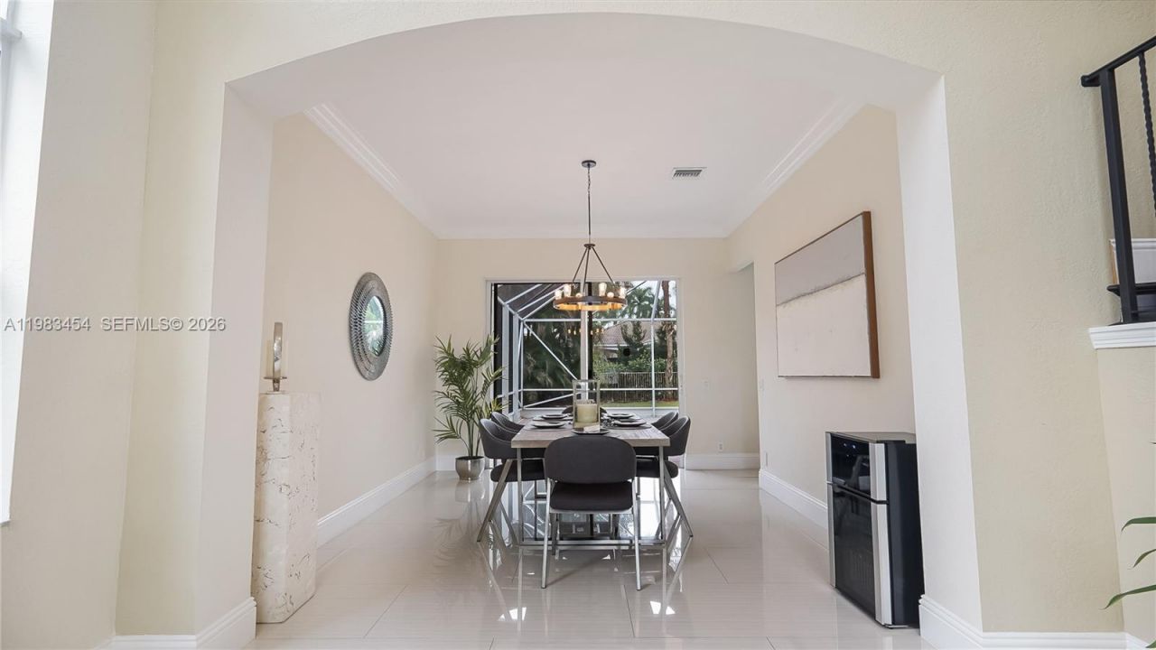 1646 Victoria Pointe Ln , Weston, FL 33327 Photo