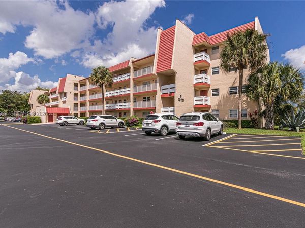 1020 Country Club Dr , Unit 305, Margate, FL 33063