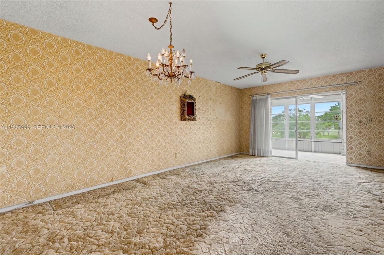 1020 Country Club Dr , Unit 305, Margate, FL 33063 Photo
