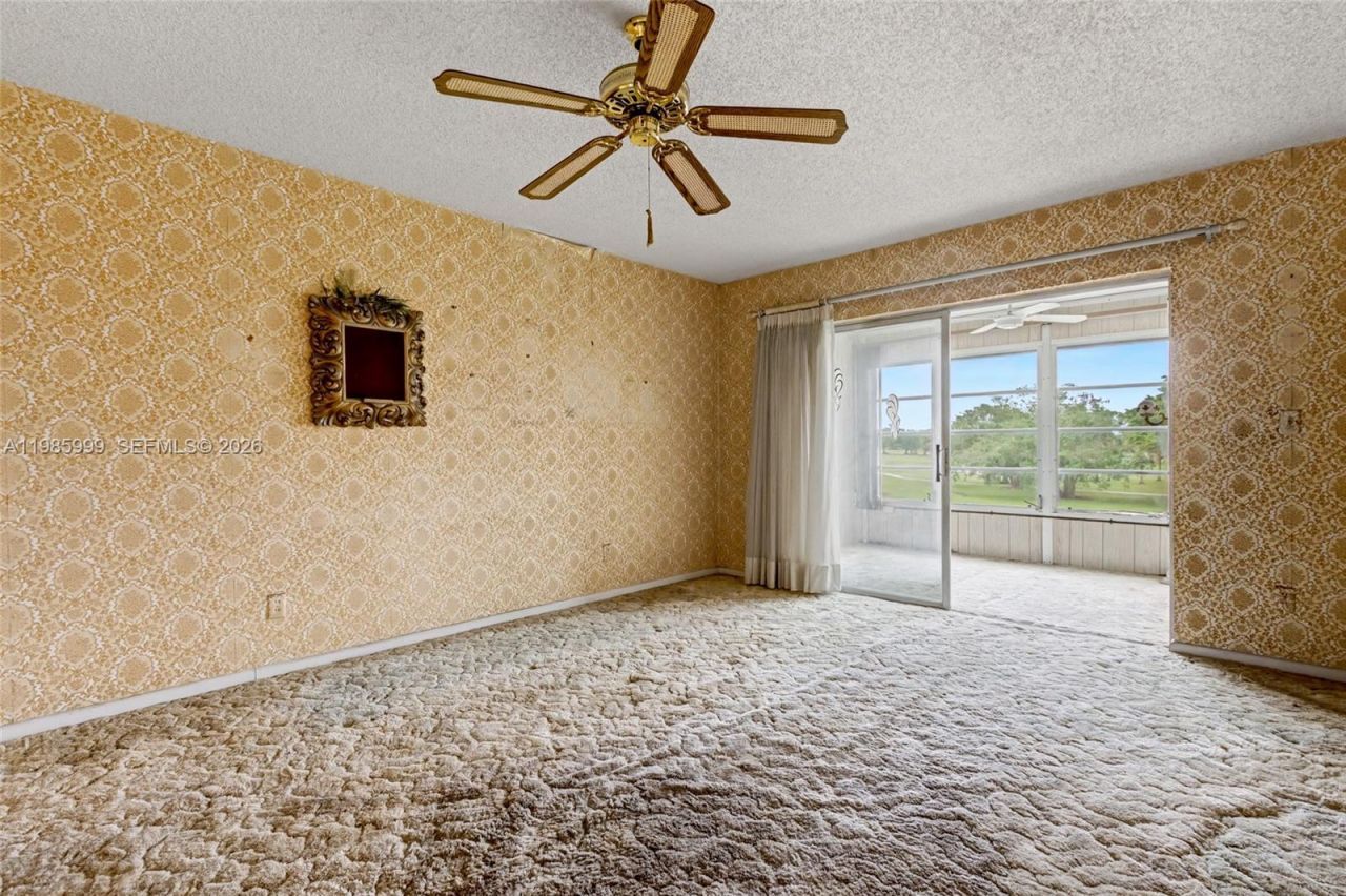 1020 Country Club Dr , Unit 305, Margate, FL 33063 Photo