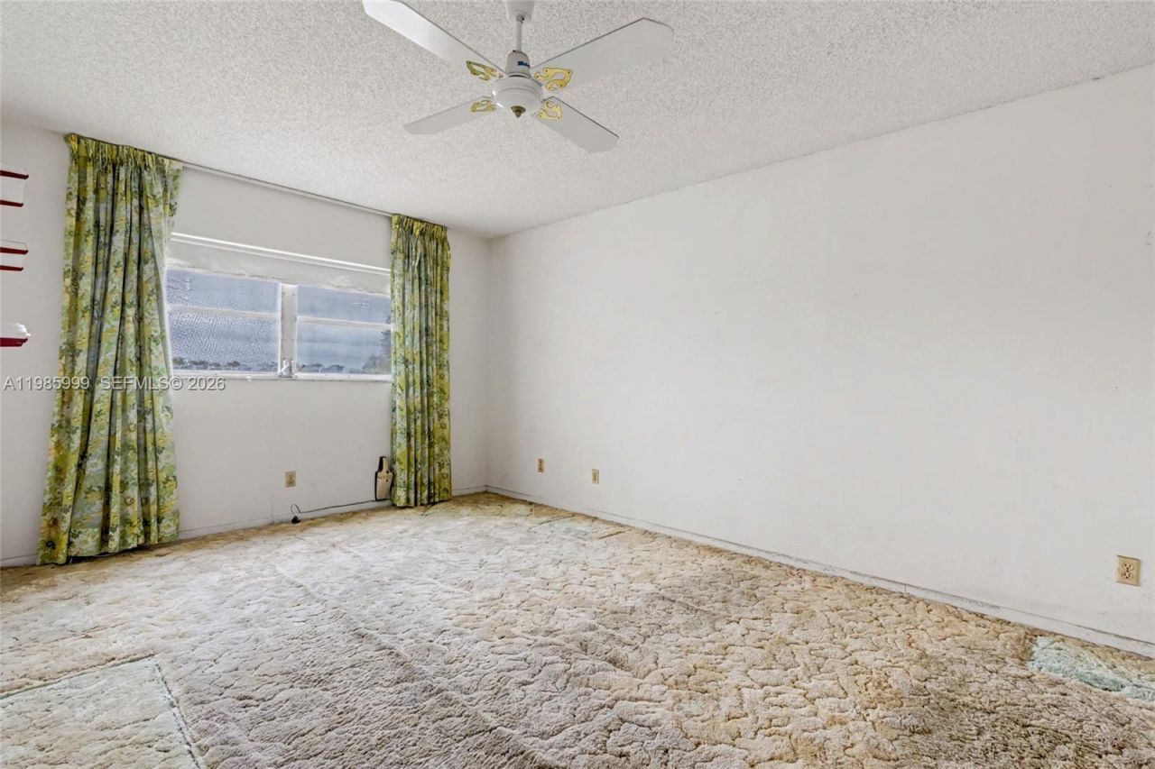 1020 Country Club Dr , Unit 305, Margate, FL 33063 Photo