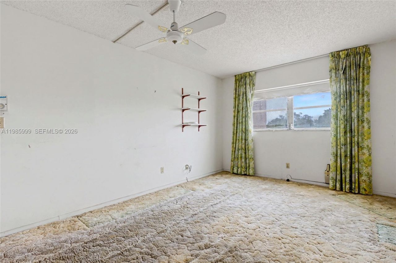 1020 Country Club Dr , Unit 305, Margate, FL 33063 Photo