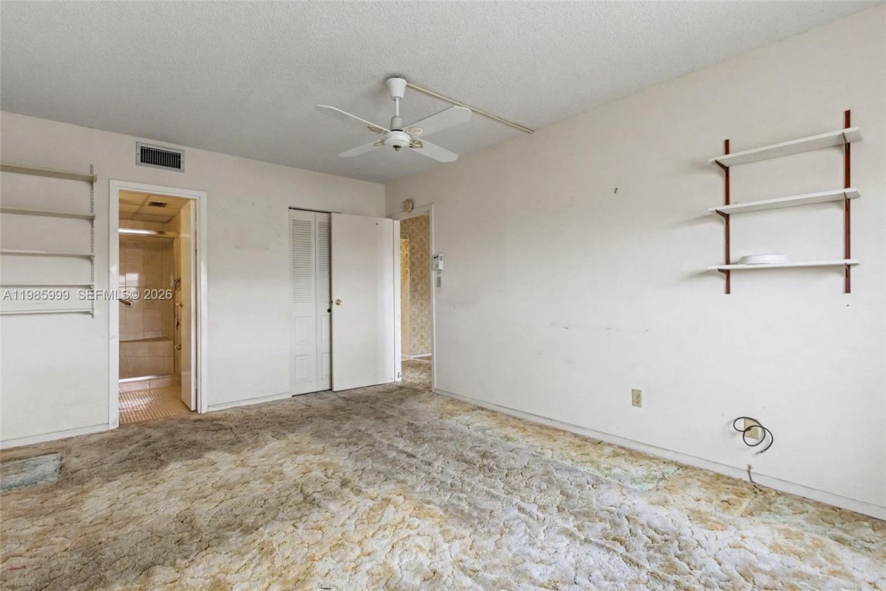 1020 Country Club Dr , Unit 305, Margate, FL 33063 Photo