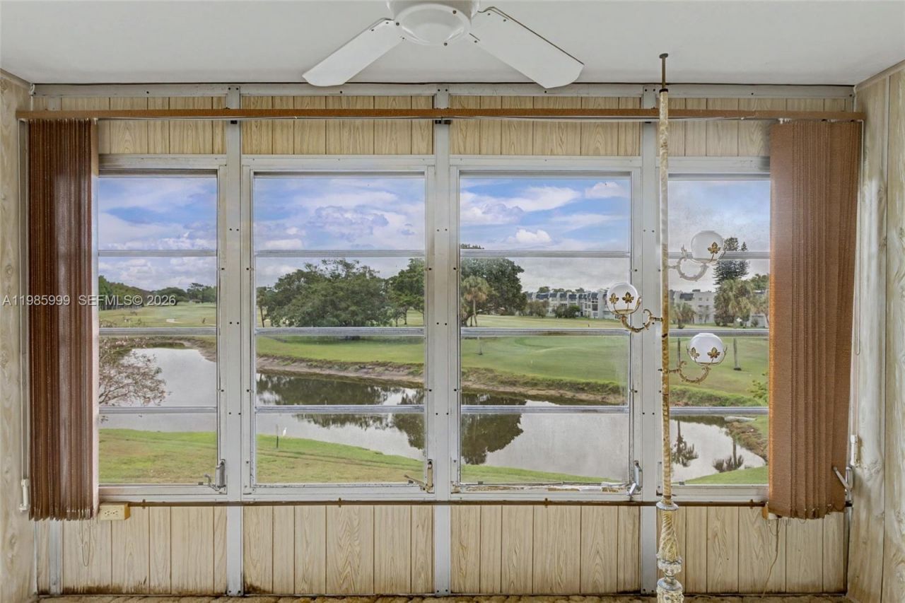 1020 Country Club Dr , Unit 305, Margate, FL 33063 Photo