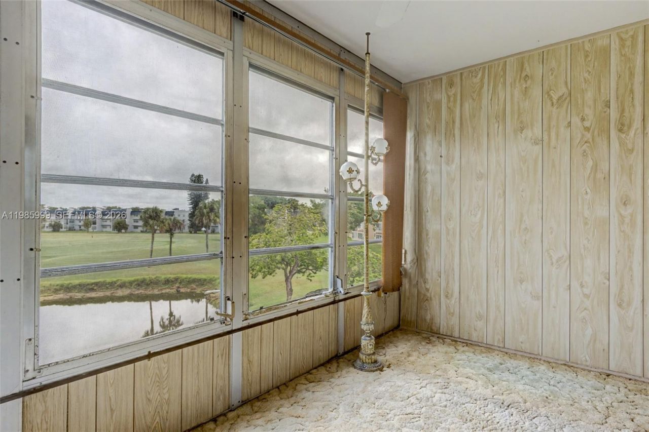 1020 Country Club Dr , Unit 305, Margate, FL 33063 Photo