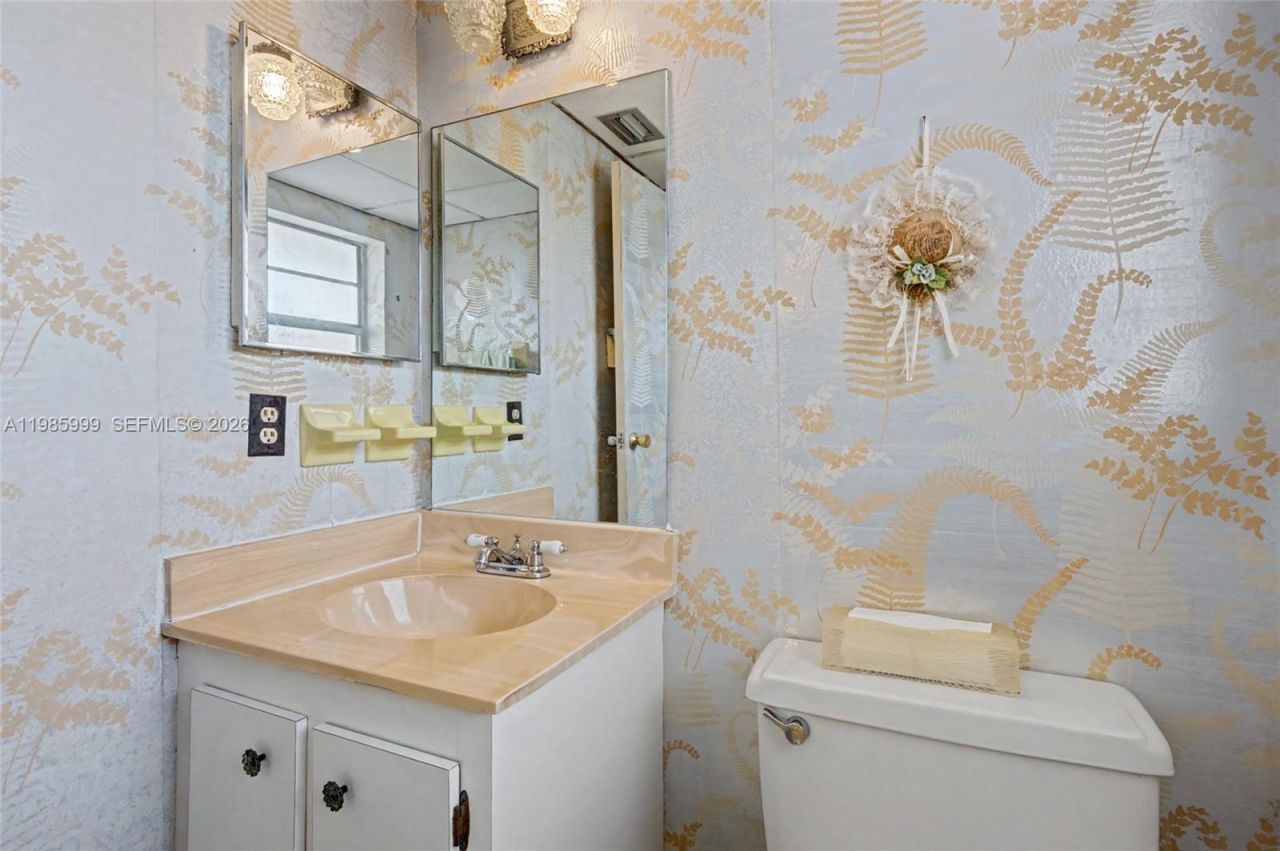 1020 Country Club Dr , Unit 305, Margate, FL 33063 Photo