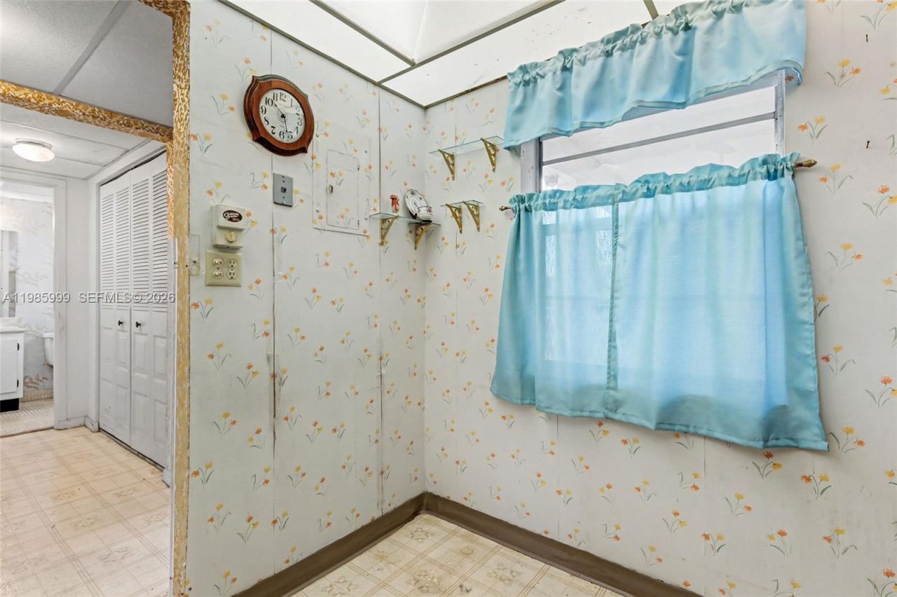 1020 Country Club Dr , Unit 305, Margate, FL 33063 Photo