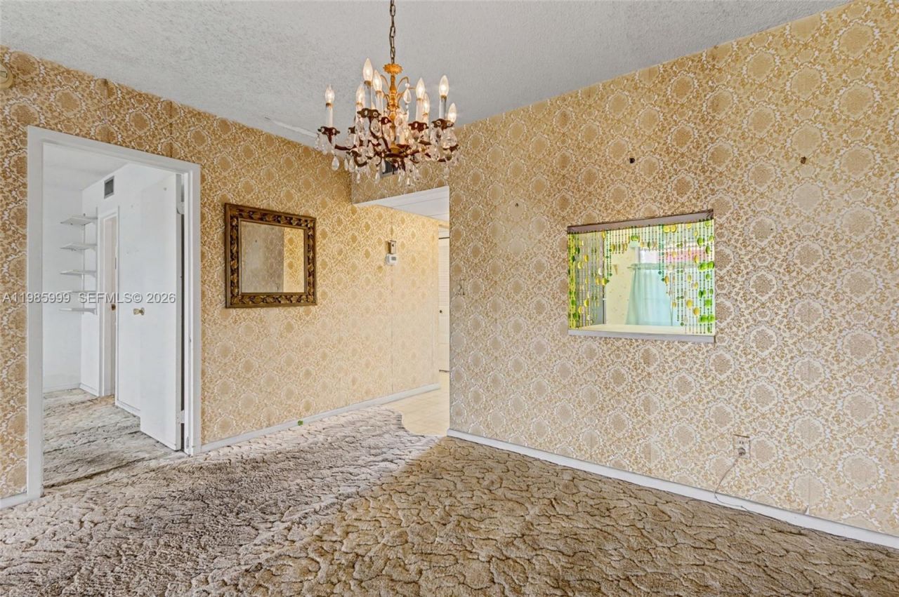 1020 Country Club Dr , Unit 305, Margate, FL 33063 Photo