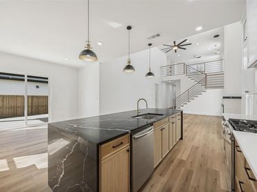 3910 Harlingen, Dallas, TX 75212