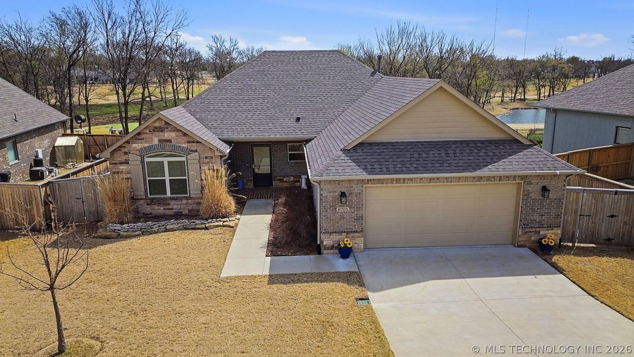 8705 E Hartford Street, Broken Arrow, OK 74014 Main Photo
