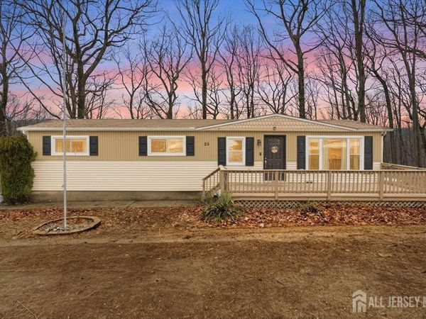 23 Mark Drive, High Bridge, NJ 08829