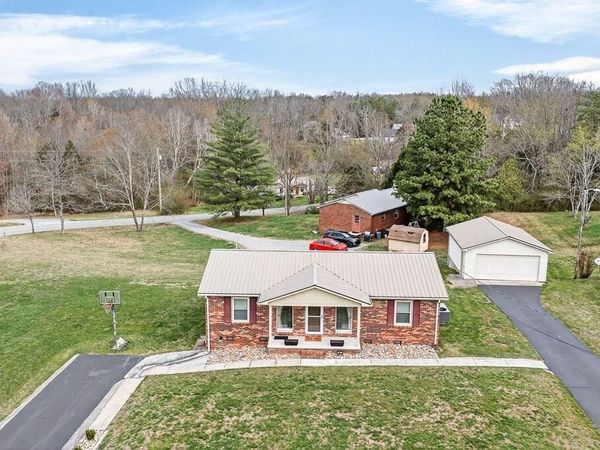 2418 Amber Meadows Rd, Cookeville, TN
