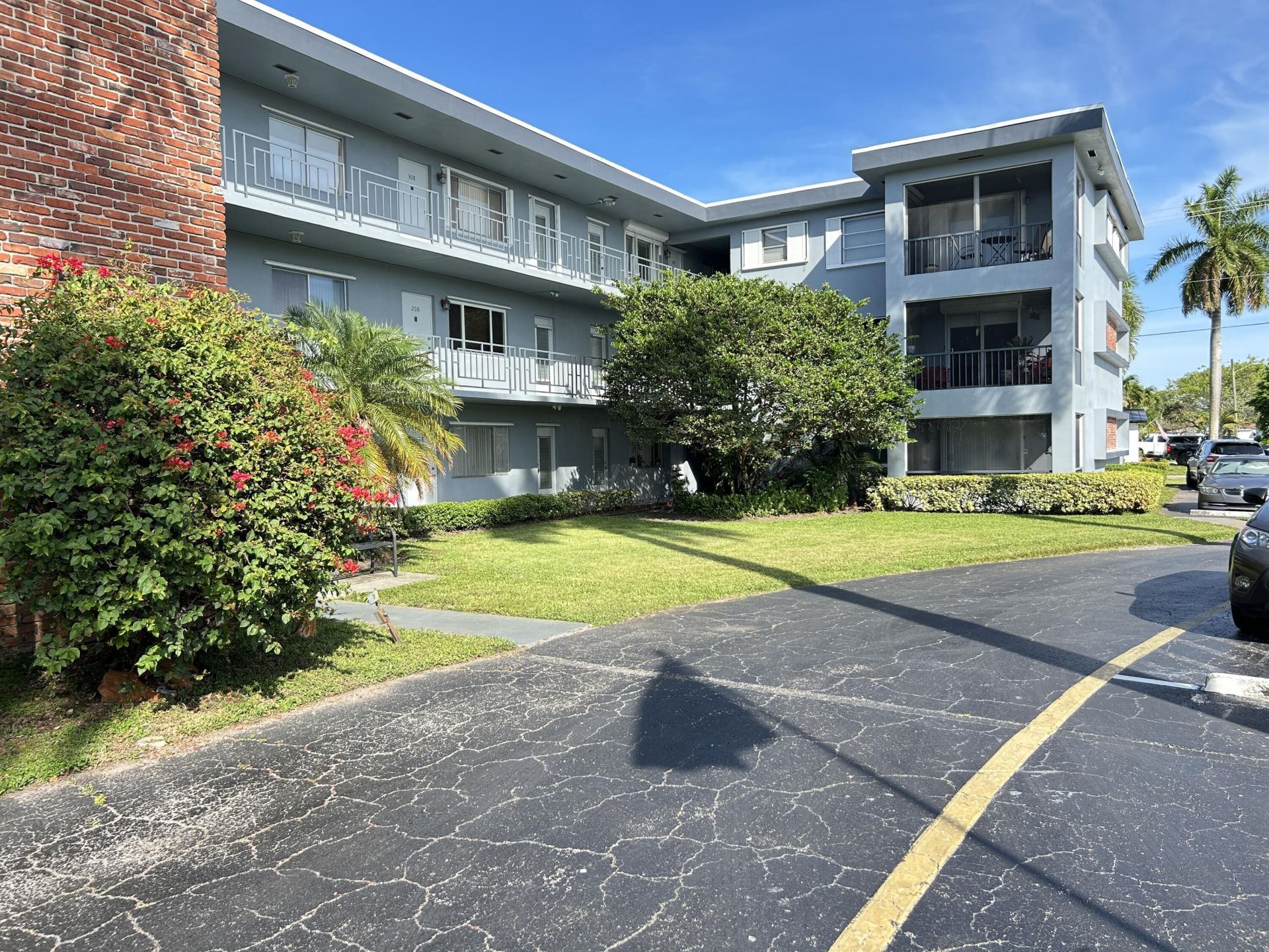 515 S Crescent Drive, Unit 107, Hollywood, FL 33021 Photo