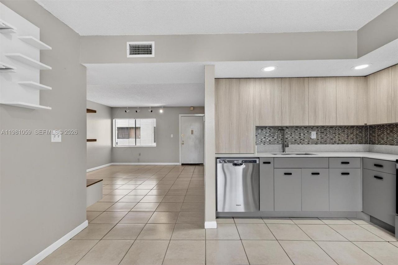 8065 SW 107th Ave, Unit 106, Miami, FL 33173 Photo