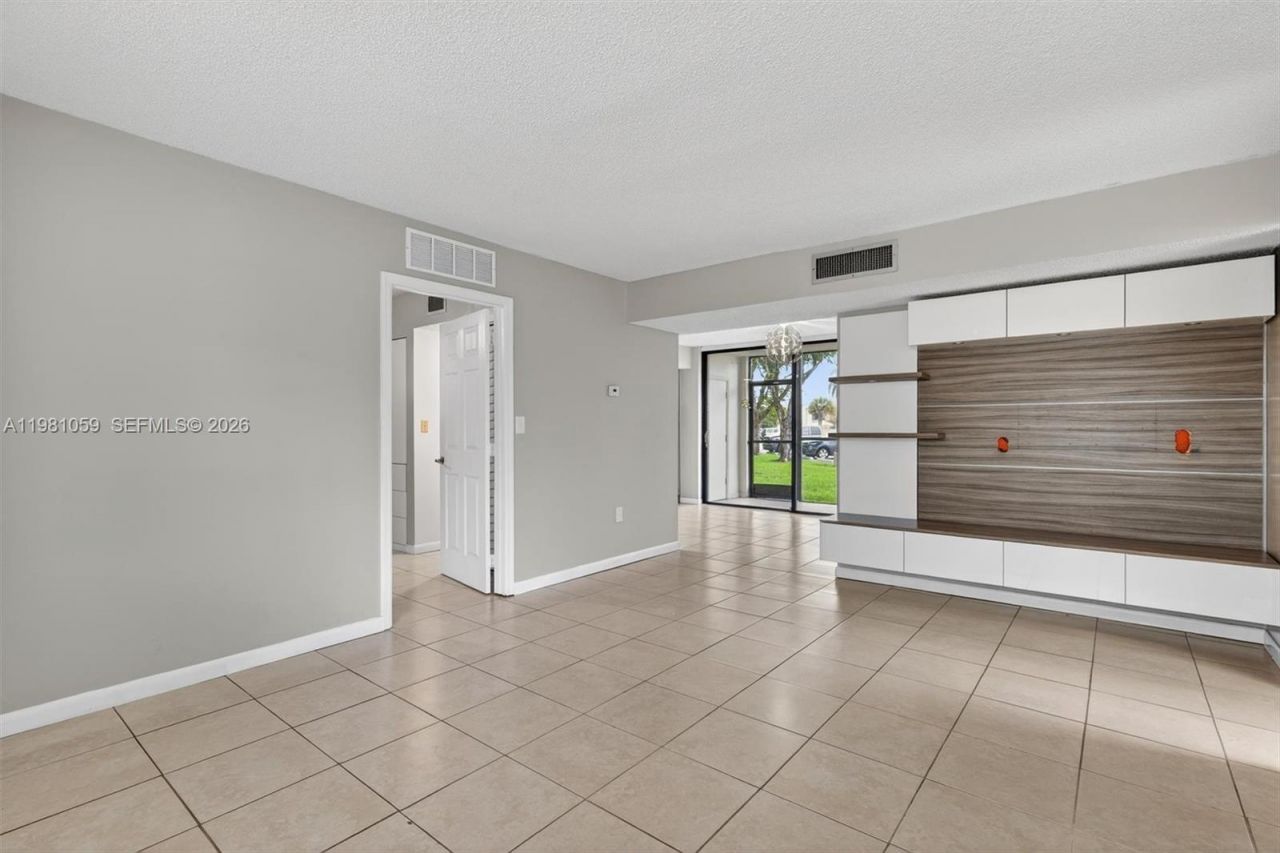 8065 SW 107th Ave, Unit 106, Miami, FL 33173 Photo