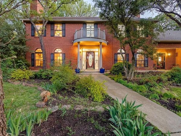 140 Creekside Drive, Double Oak, TX 75077