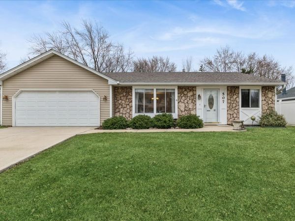 507 N Clearwater Street , Roselle, IL 60172